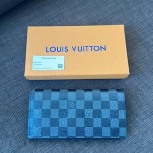 *Authentic* 2019 Louis Vuitton Brazza Wallet in Damier Graphite, minor wear.